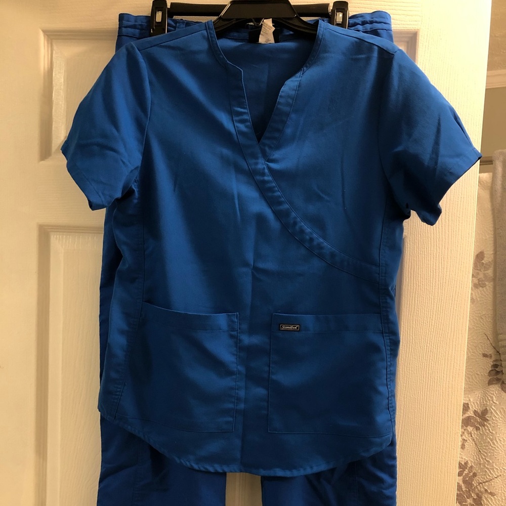 scrub set - Picture 3 of 3